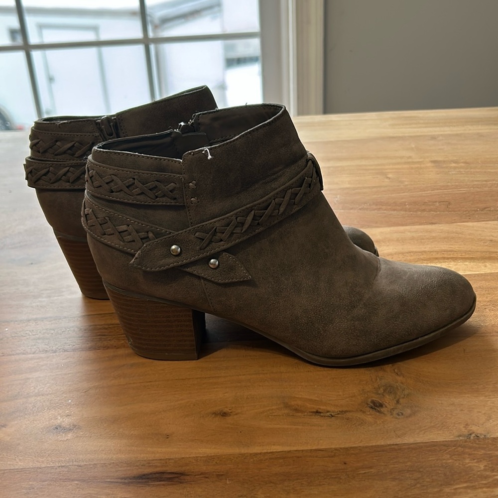 Indigo Rd ankle booties size 10